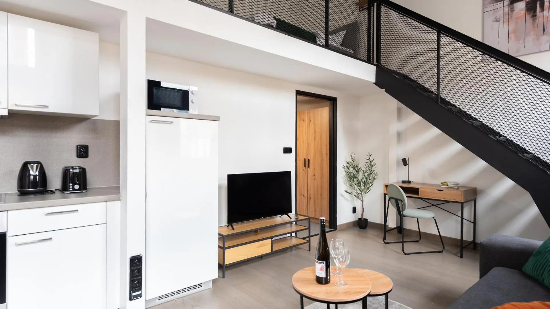 Cozy Apartment Near Krizikova Metro Praga