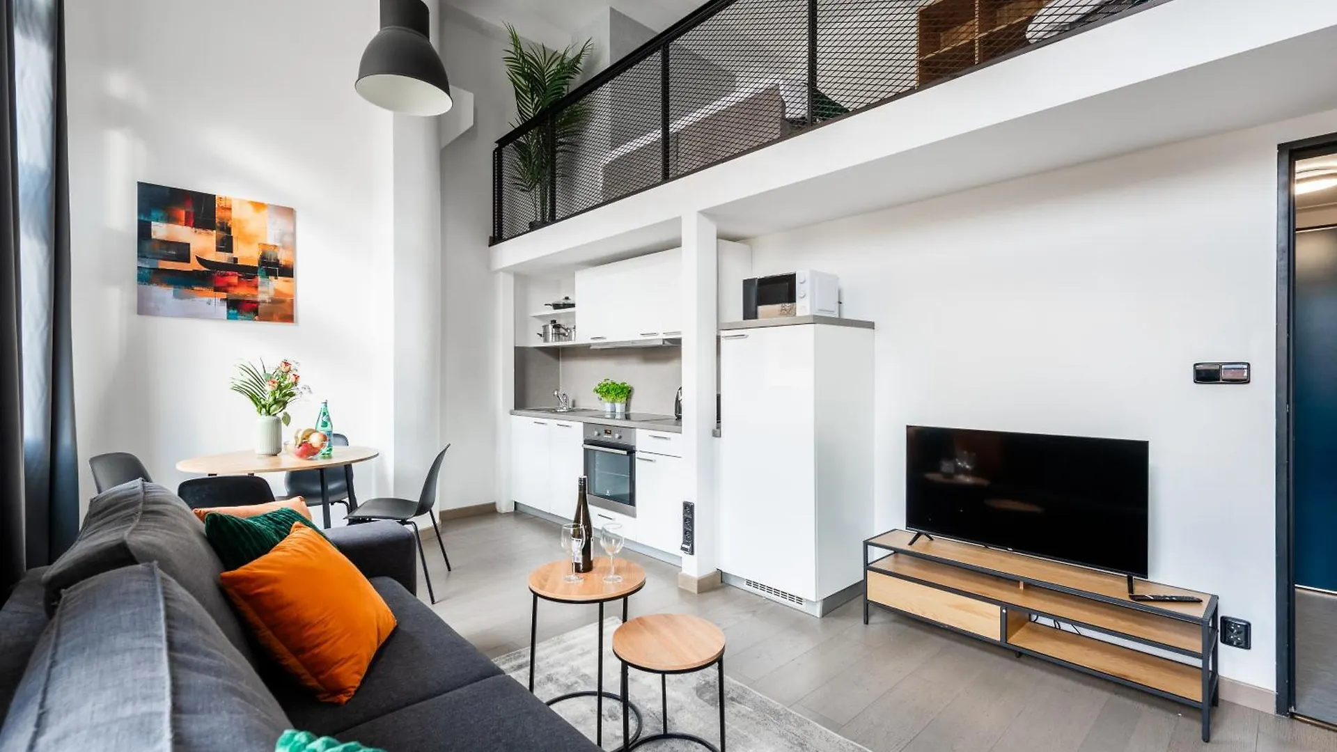 Cozy Apartment Near Krizikova Metro Praga