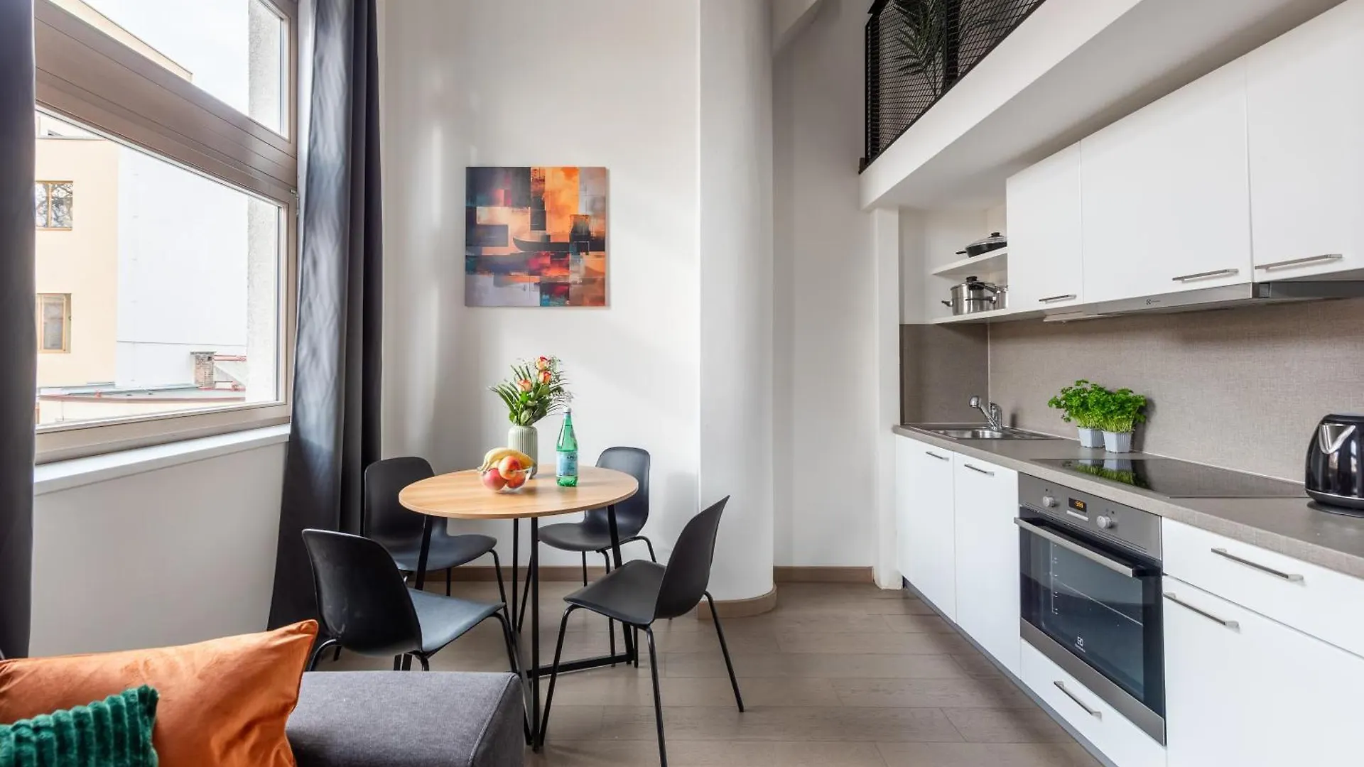 Cozy Apartment Near Krizikova Metro 프라하