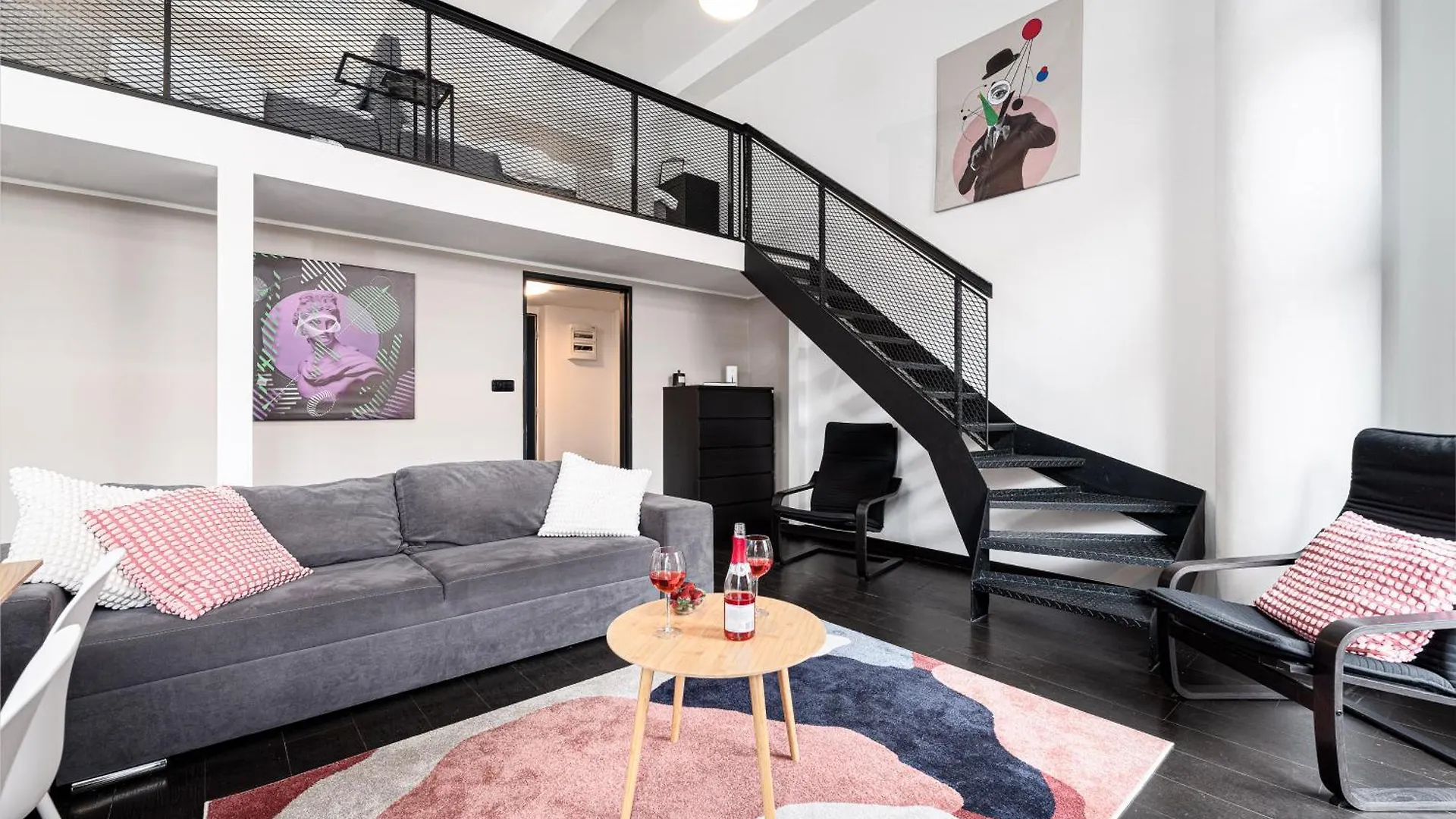 Cozy Apartment Near Krizikova Metro 프라하