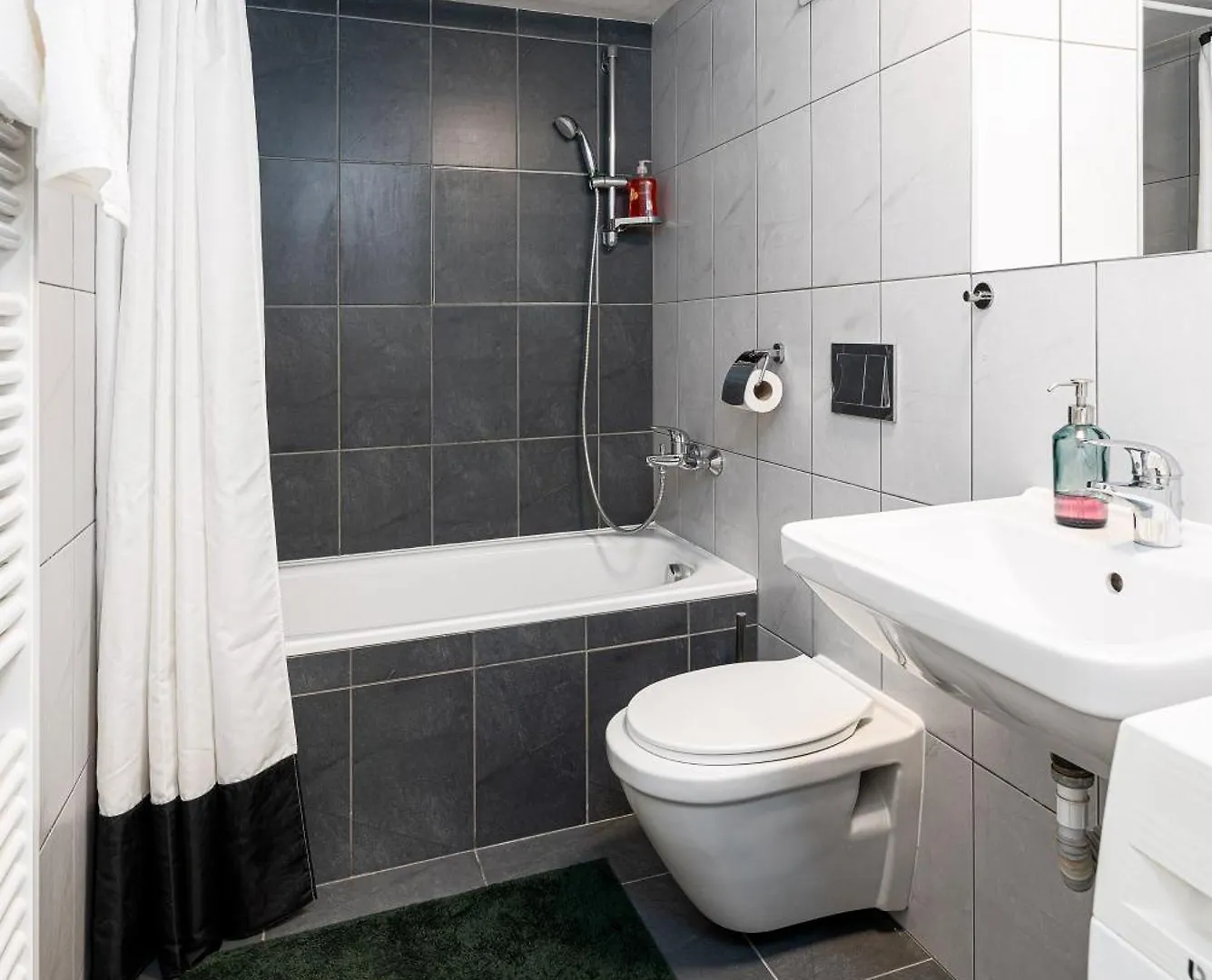 Cozy Apartment Near Krizikova Metro 프라하